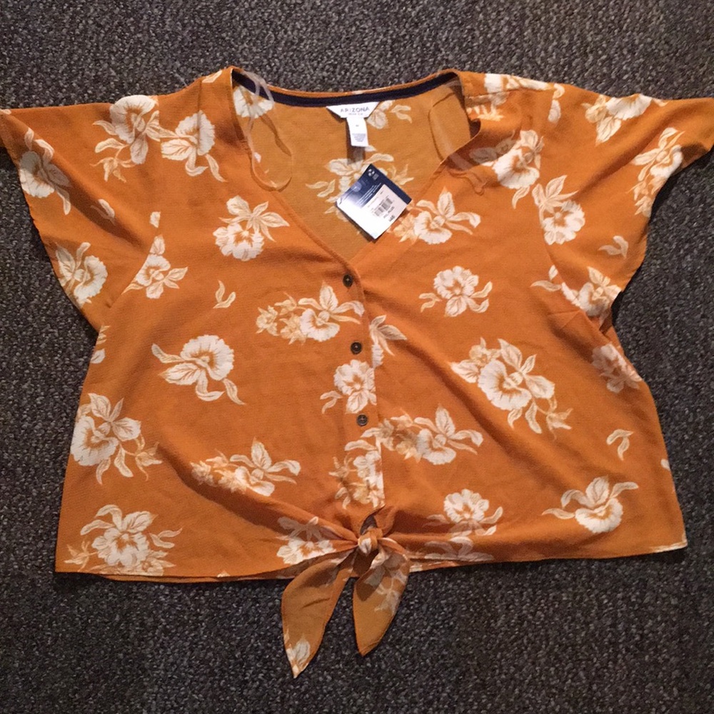 Cropped Tie Shirt w Buttons
